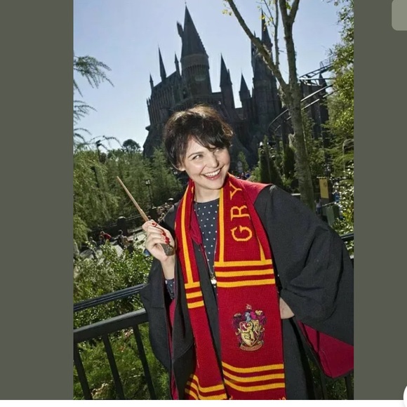 Universal Accessories - Universal Studios Harry Potter Gryffindor Scarf